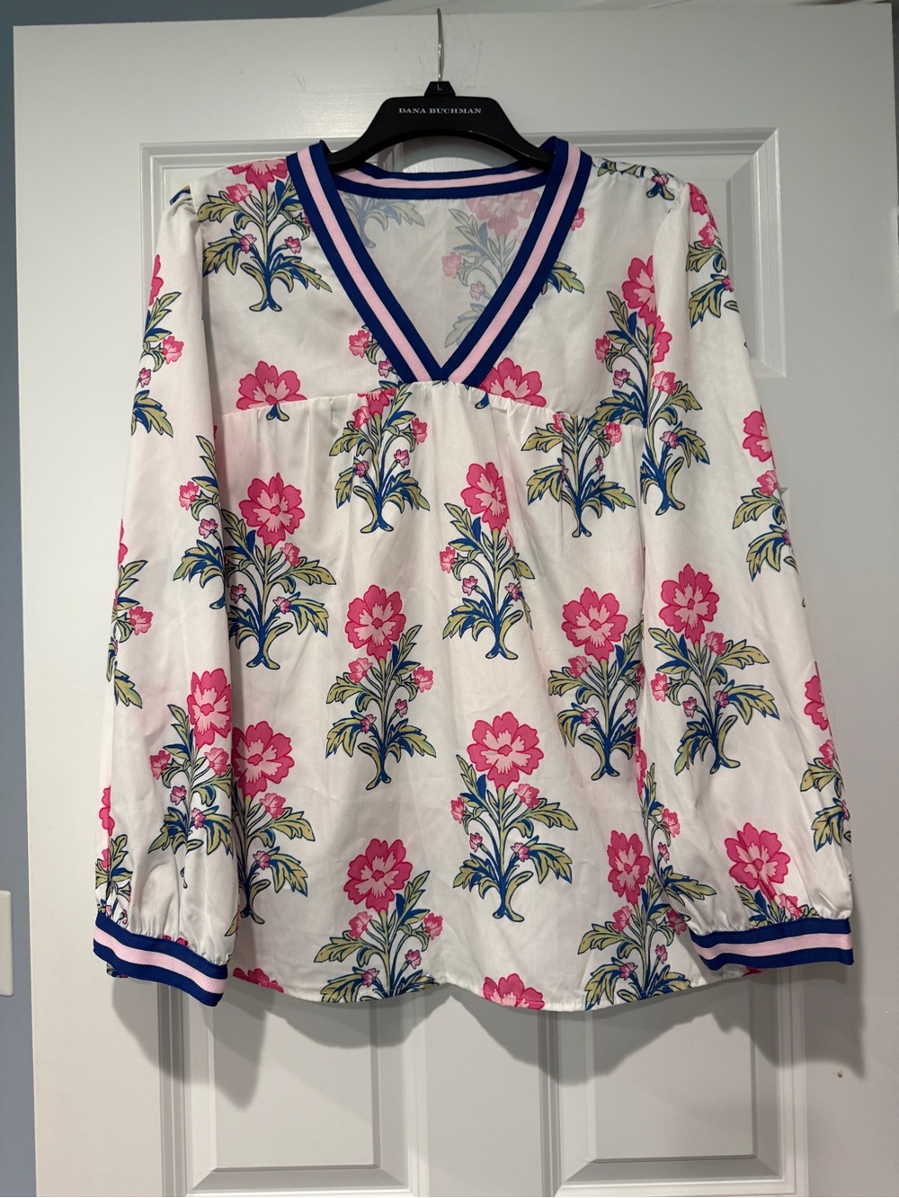 Source Unknown White Floral V-Neck Tunic with Pink Flowers